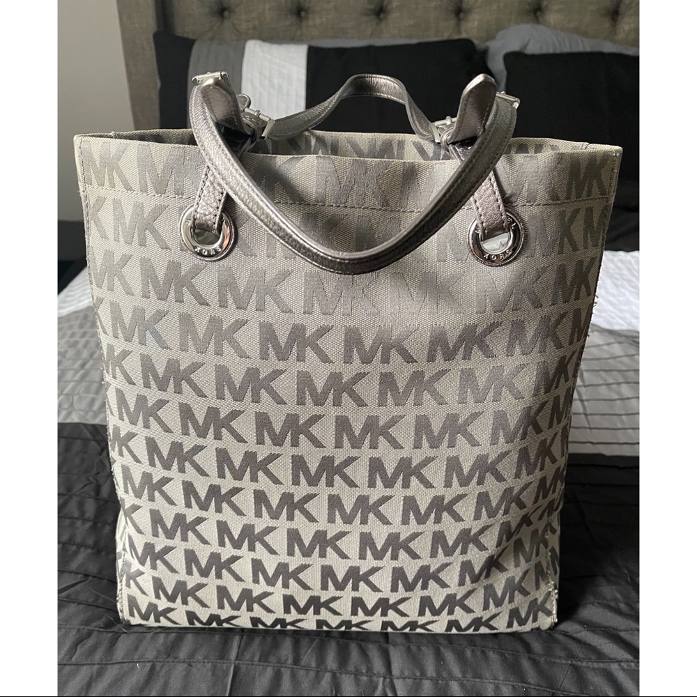 Michael Kors Jet Set Signature Jacquard Tote